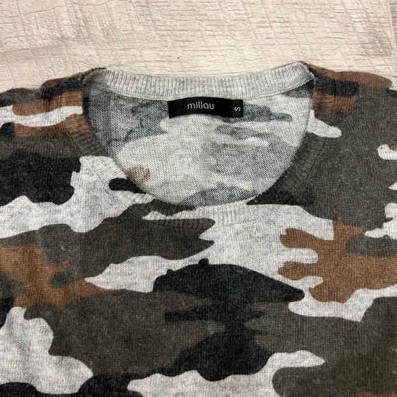 Camo Sweater- size small LF brand - Picture 3 of 5